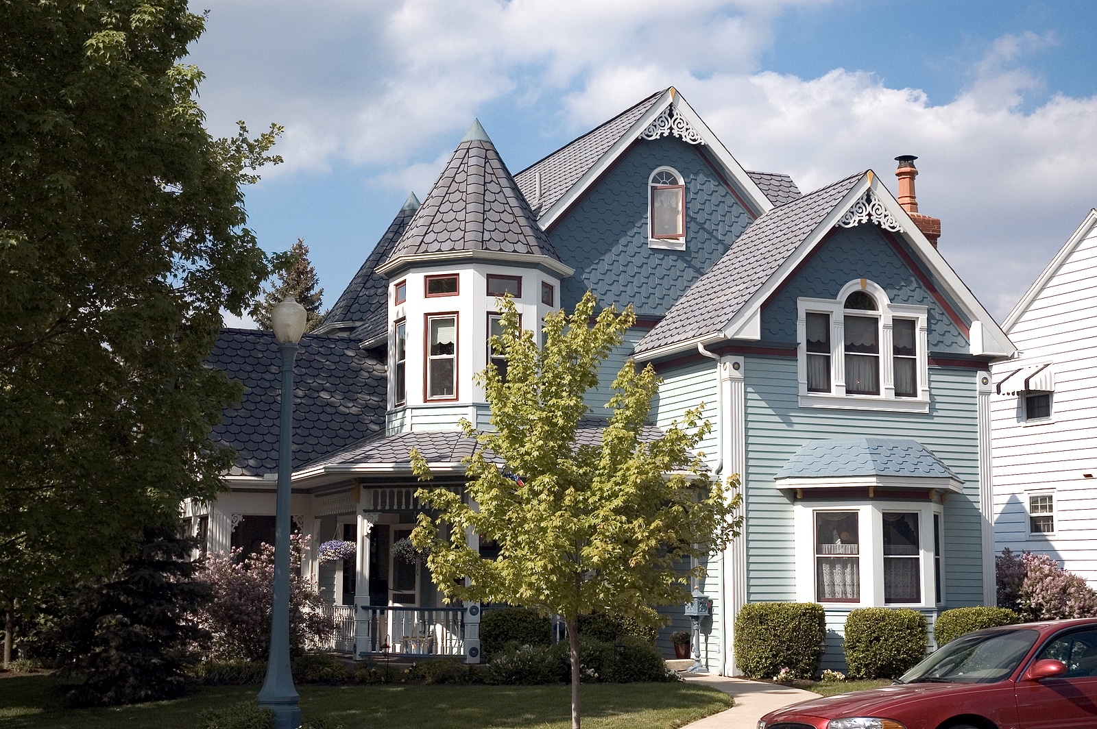 Choosing Exterior Colors That Respect a Home’s Era